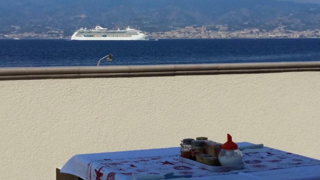 B&B A due Passi dal Mare Catona Di Reggio Calabria Bagian luar foto