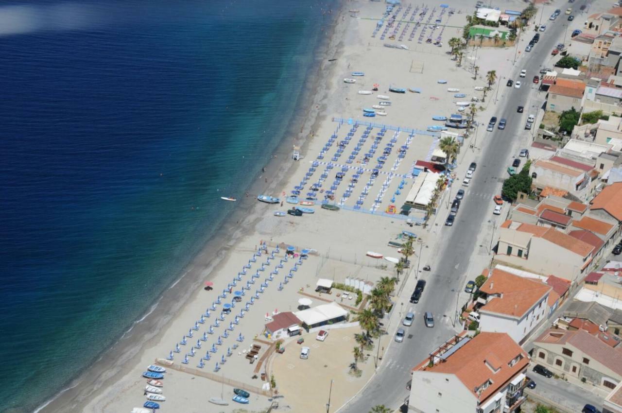 B&B A due Passi dal Mare Catona Di Reggio Calabria Bagian luar foto