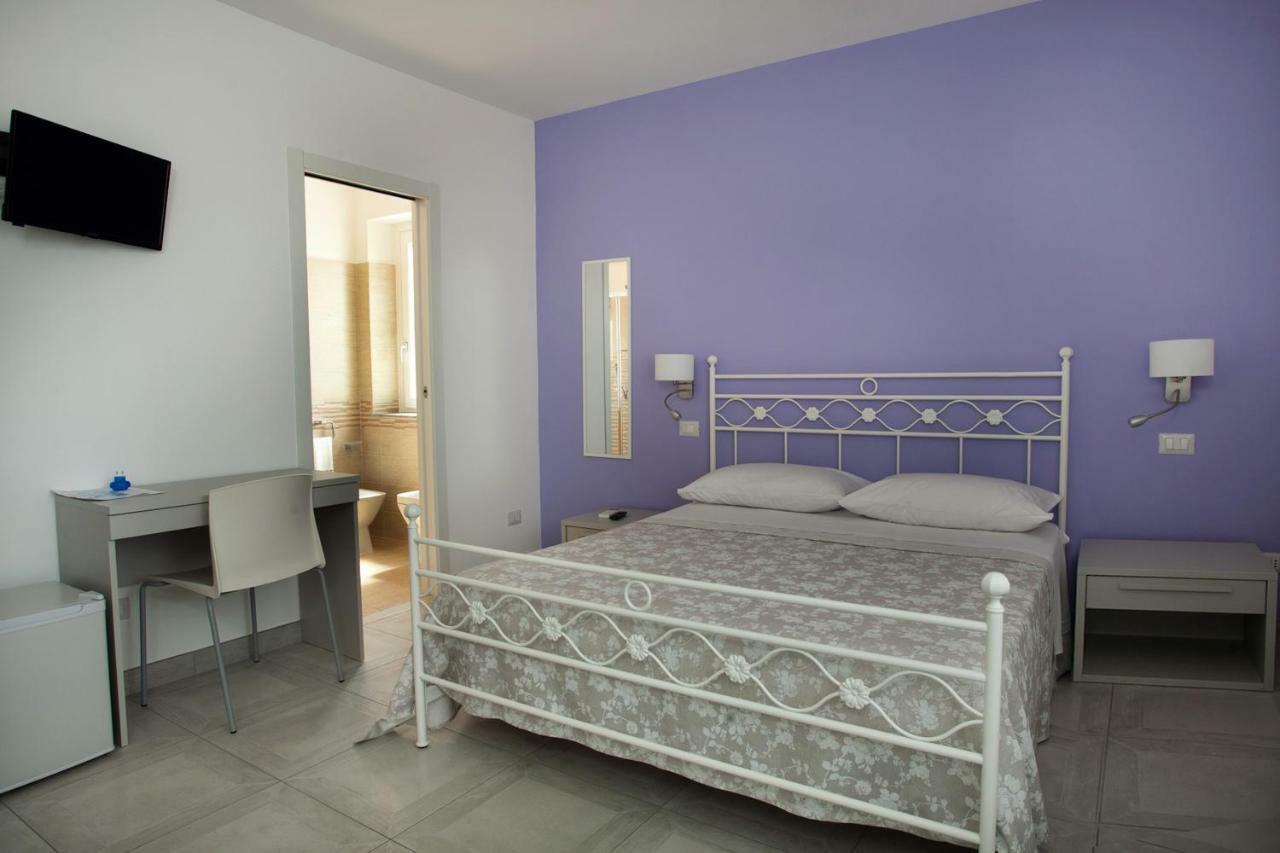 B&B A due Passi dal Mare Catona Di Reggio Calabria Bagian luar foto