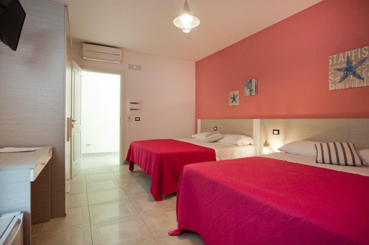B&B A due Passi dal Mare Catona Di Reggio Calabria Bagian luar foto