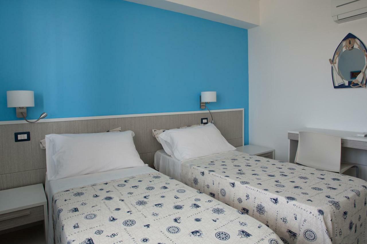 B&B A due Passi dal Mare Catona Di Reggio Calabria Bagian luar foto
